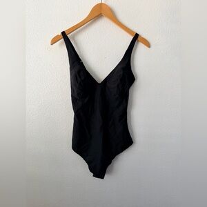 SKIMS BODY UNLINED PLUNGE BODYSUIT  BD-THG-3326 Sz Large Shapewear Black Onyx